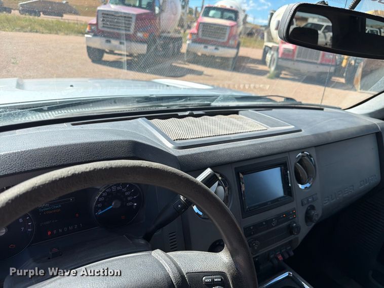 image for item FM7676 2011 Ford F250 Super Duty Crew Cab pickup truck