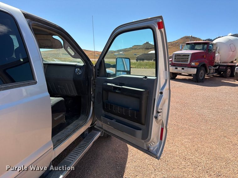 image for item FM7676 2011 Ford F250 Super Duty Crew Cab pickup truck