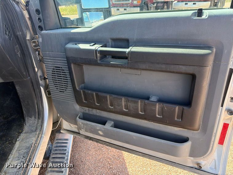 image for item FM7676 2011 Ford F250 Super Duty Crew Cab pickup truck