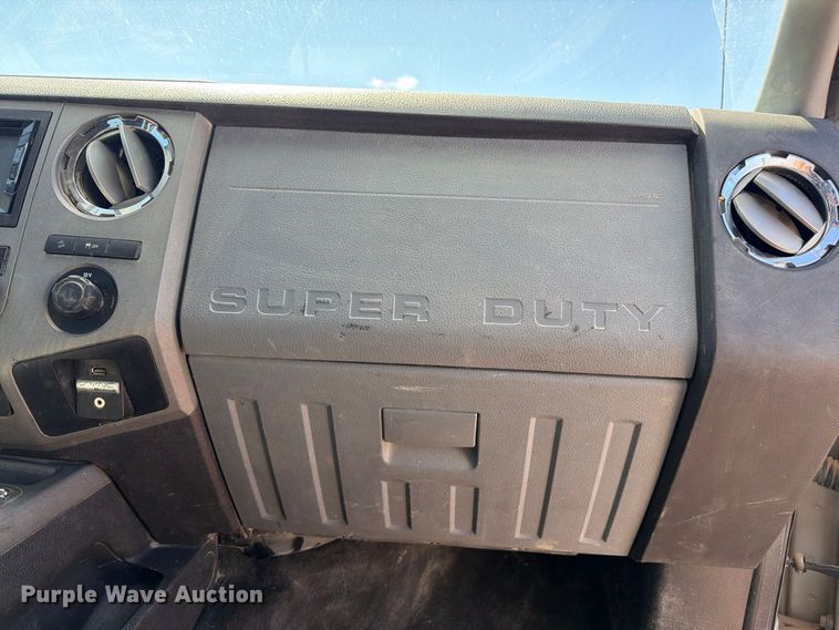 image for item FM7676 2011 Ford F250 Super Duty Crew Cab pickup truck