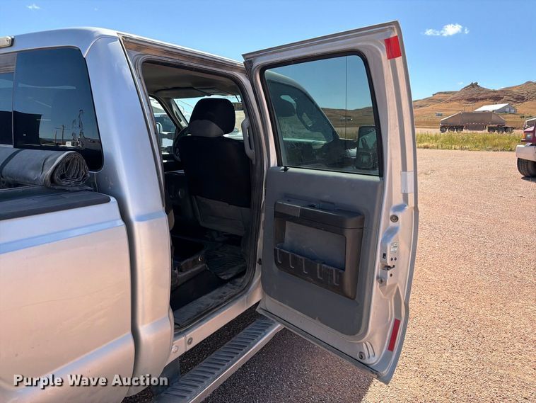 image for item FM7676 2011 Ford F250 Super Duty Crew Cab pickup truck