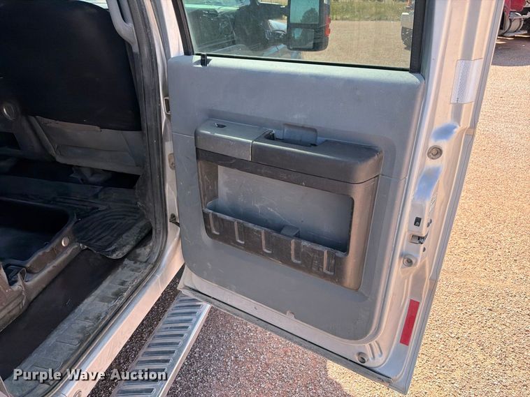 image for item FM7676 2011 Ford F250 Super Duty Crew Cab pickup truck