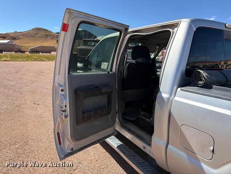 image for item FM7676 2011 Ford F250 Super Duty Crew Cab pickup truck