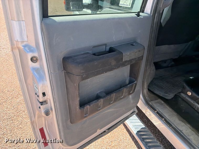 image for item FM7676 2011 Ford F250 Super Duty Crew Cab pickup truck