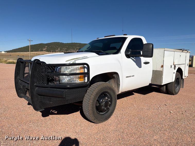2011 Chevrolet Silverado 3500HD utility bed pickup truck