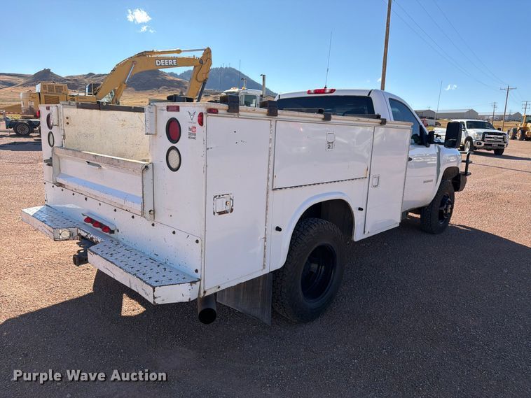 image for item FM7678 2011 Chevrolet Silverado 3500HD utility bed pickup truck