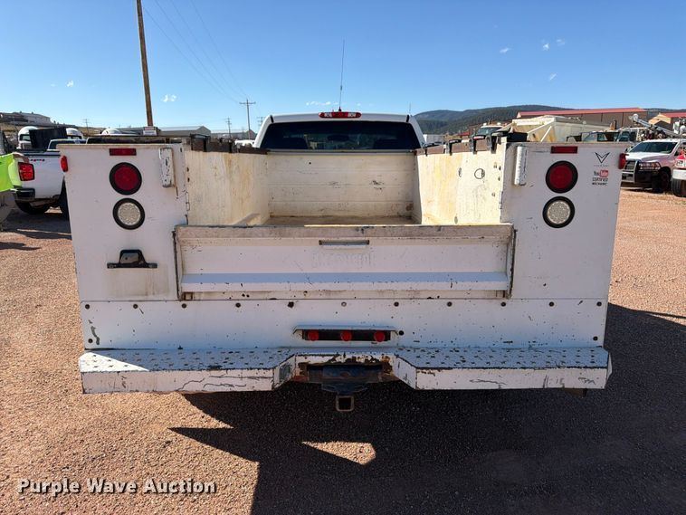 image for item FM7678 2011 Chevrolet Silverado 3500HD utility bed pickup truck