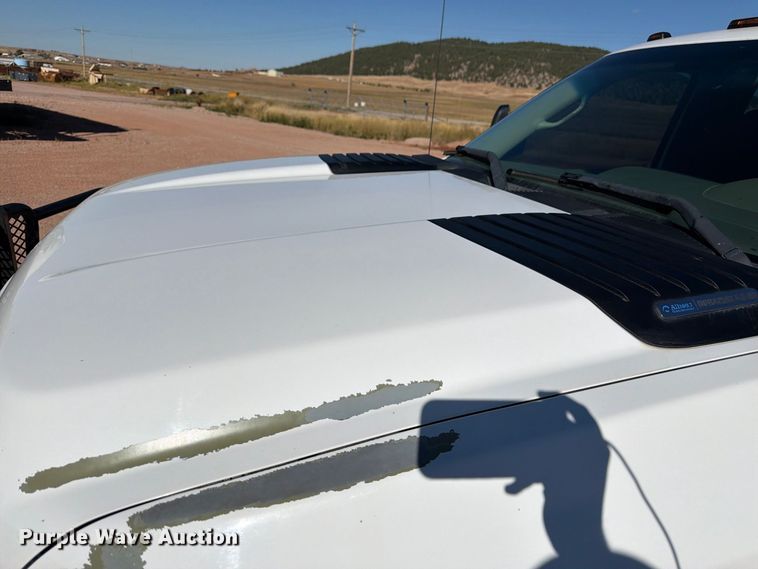 image for item FM7678 2011 Chevrolet Silverado 3500HD utility bed pickup truck