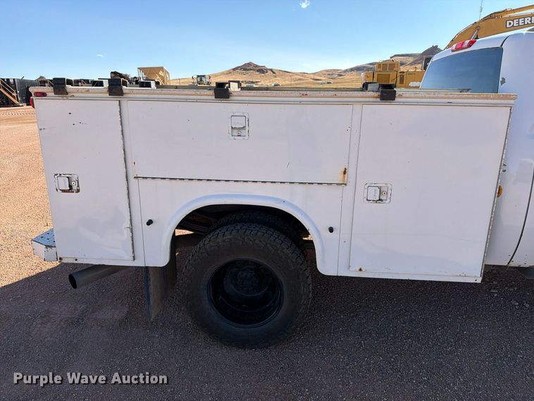 image for item FM7678 2011 Chevrolet Silverado 3500HD utility bed pickup truck
