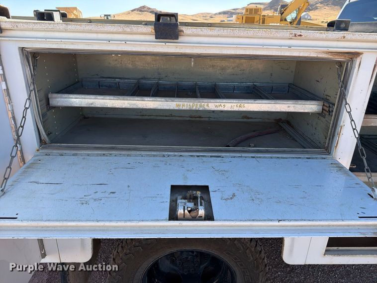 image for item FM7678 2011 Chevrolet Silverado 3500HD utility bed pickup truck