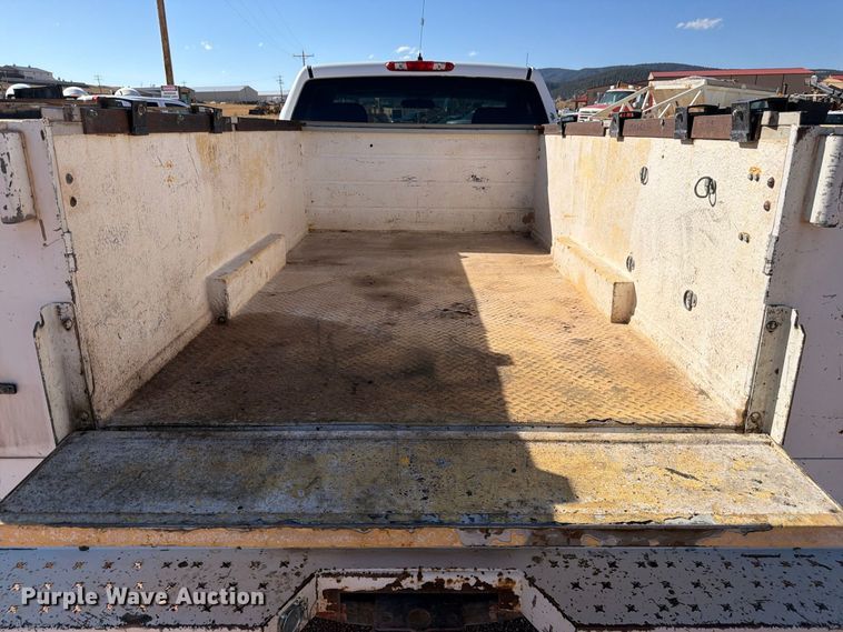 image for item FM7678 2011 Chevrolet Silverado 3500HD utility bed pickup truck