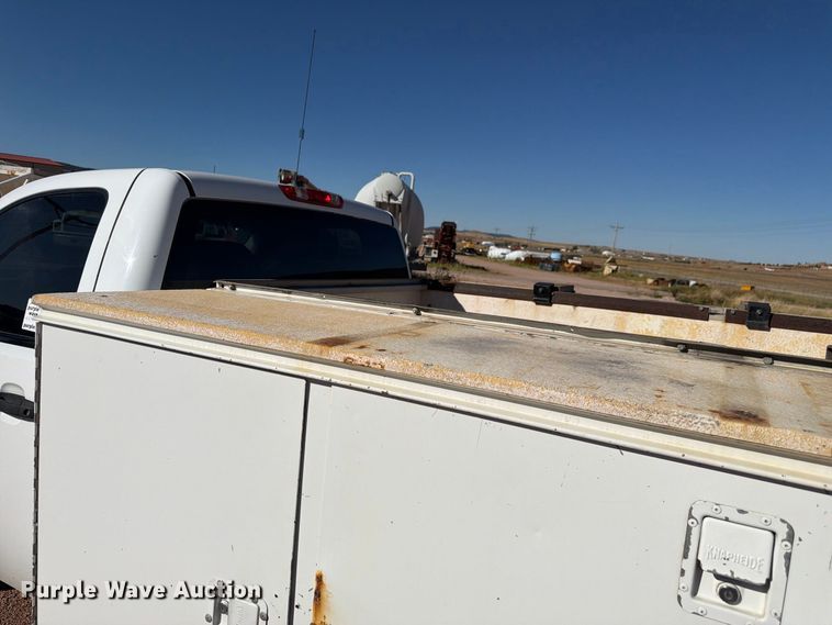 image for item FM7678 2011 Chevrolet Silverado 3500HD utility bed pickup truck