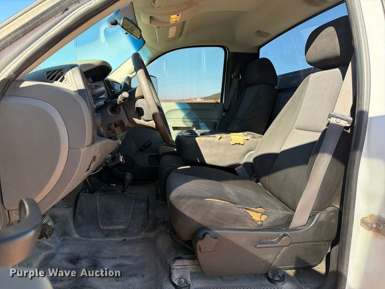image for item FM7678 2011 Chevrolet Silverado 3500HD utility bed pickup truck