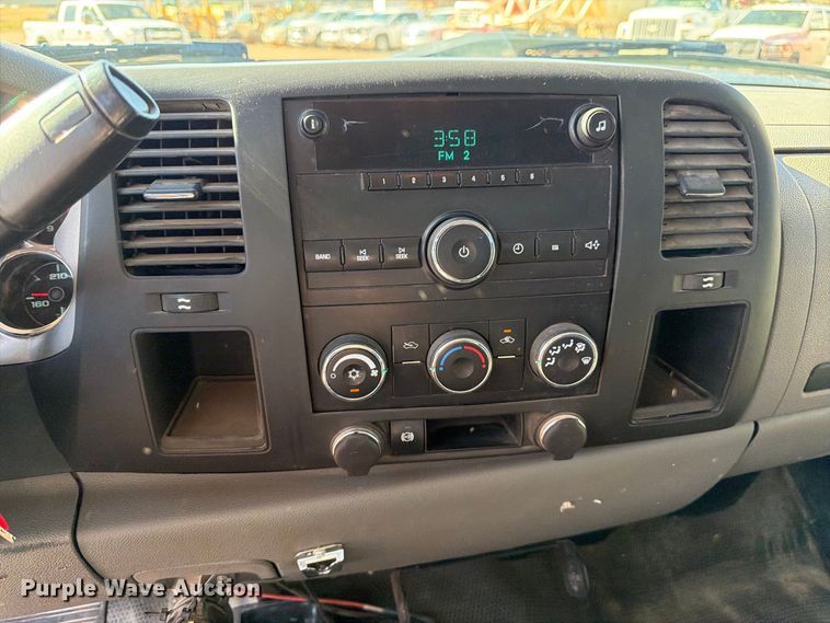 image for item FM7678 2011 Chevrolet Silverado 3500HD utility bed pickup truck