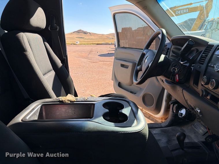 image for item FM7678 2011 Chevrolet Silverado 3500HD utility bed pickup truck
