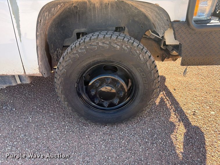 image for item FM7678 2011 Chevrolet Silverado 3500HD utility bed pickup truck