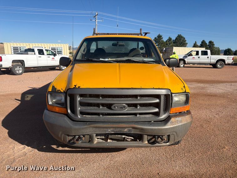 image for item FM7679 2000 Ford F250 utility bed pickup truck