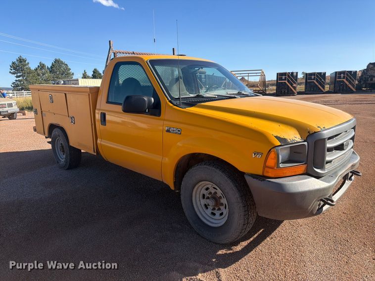 image for item FM7679 2000 Ford F250 utility bed pickup truck