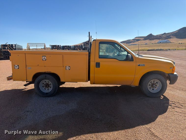image for item FM7679 2000 Ford F250 utility bed pickup truck