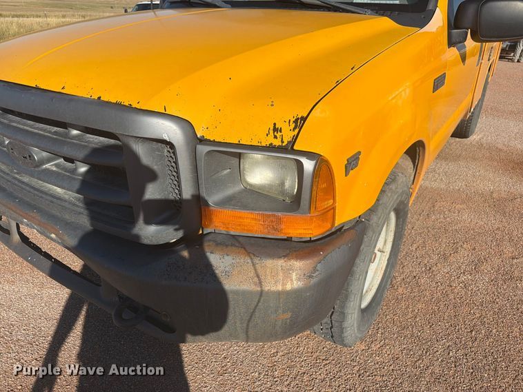 image for item FM7679 2000 Ford F250 utility bed pickup truck