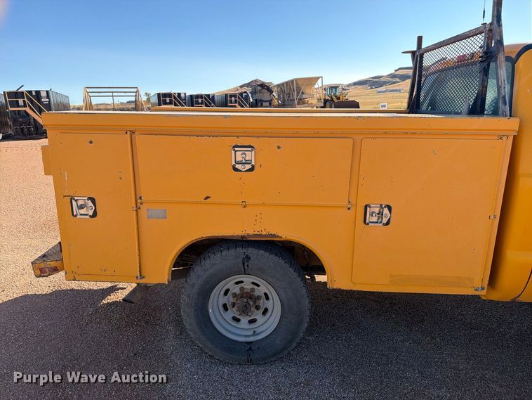 image for item FM7679 2000 Ford F250 utility bed pickup truck