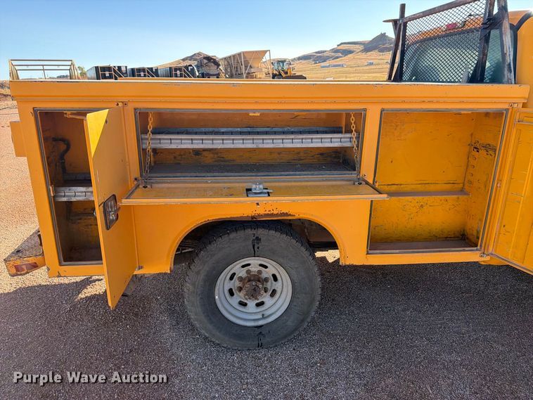 image for item FM7679 2000 Ford F250 utility bed pickup truck