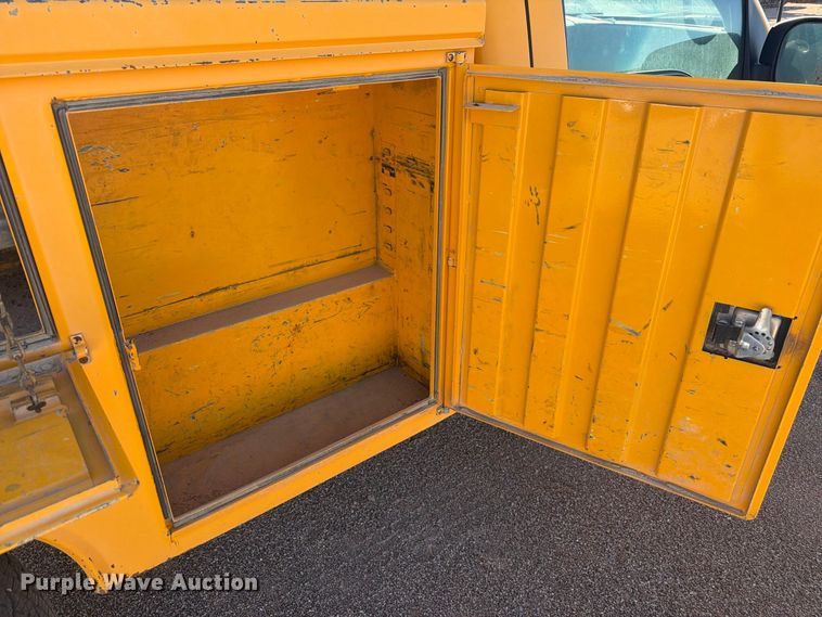 image for item FM7679 2000 Ford F250 utility bed pickup truck