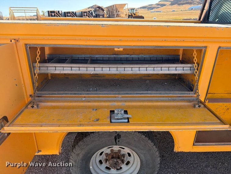 image for item FM7679 2000 Ford F250 utility bed pickup truck