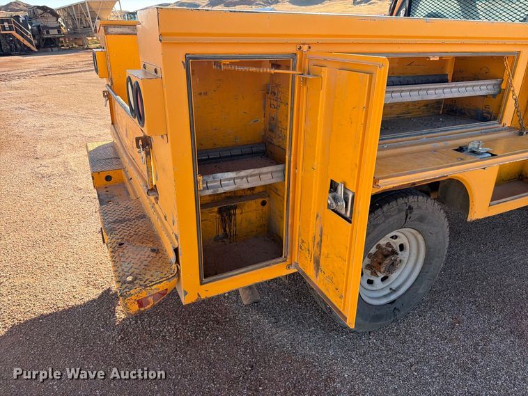 image for item FM7679 2000 Ford F250 utility bed pickup truck