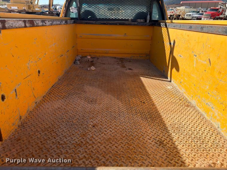 image for item FM7679 2000 Ford F250 utility bed pickup truck