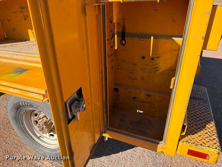 image for item FM7679 2000 Ford F250 utility bed pickup truck