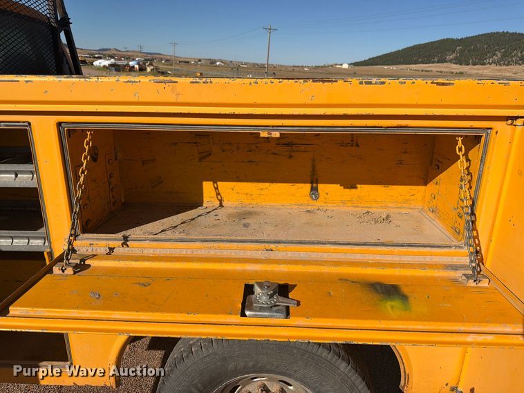 image for item FM7679 2000 Ford F250 utility bed pickup truck