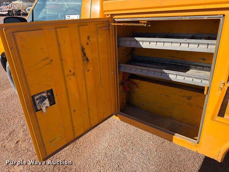 image for item FM7679 2000 Ford F250 utility bed pickup truck