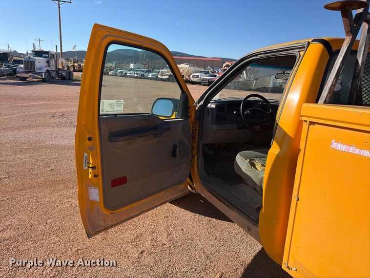 image for item FM7679 2000 Ford F250 utility bed pickup truck