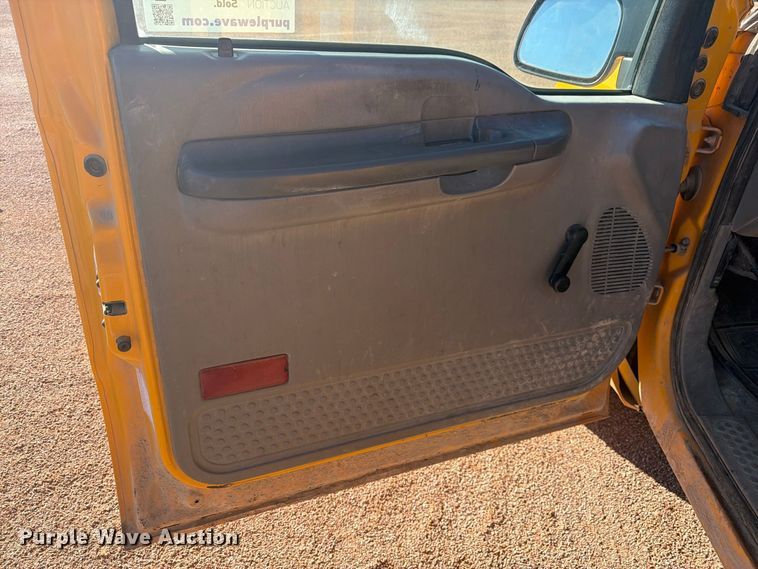 image for item FM7679 2000 Ford F250 utility bed pickup truck