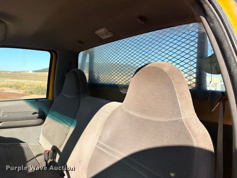 image for item FM7679 2000 Ford F250 utility bed pickup truck