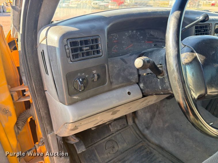 image for item FM7679 2000 Ford F250 utility bed pickup truck