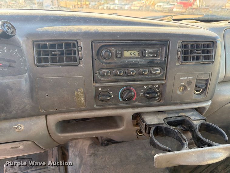 image for item FM7679 2000 Ford F250 utility bed pickup truck