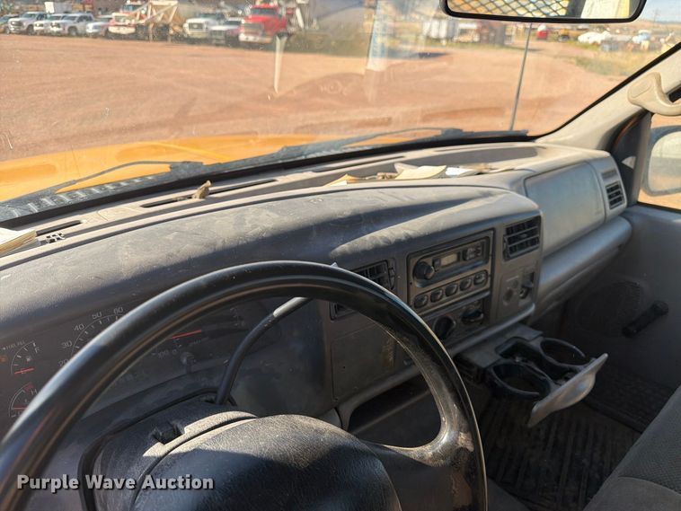 image for item FM7679 2000 Ford F250 utility bed pickup truck