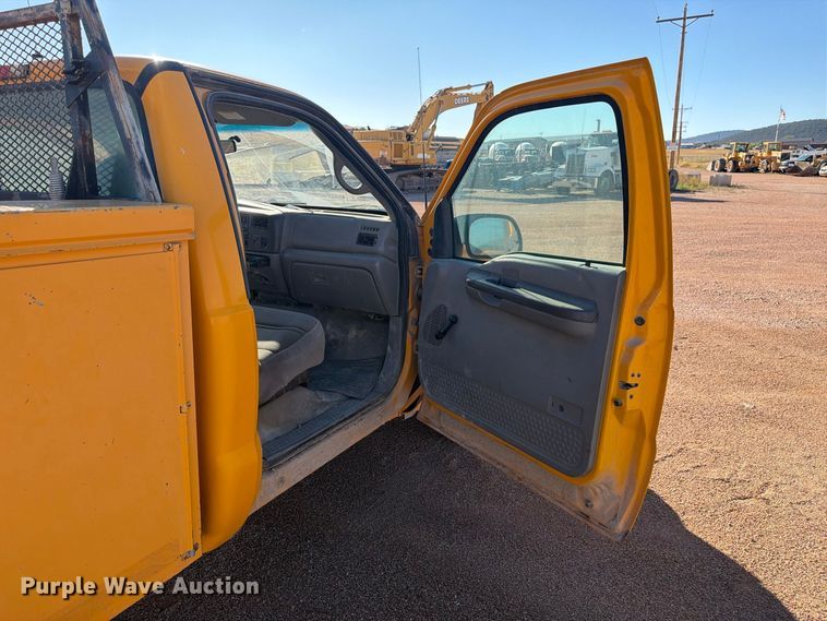 image for item FM7679 2000 Ford F250 utility bed pickup truck