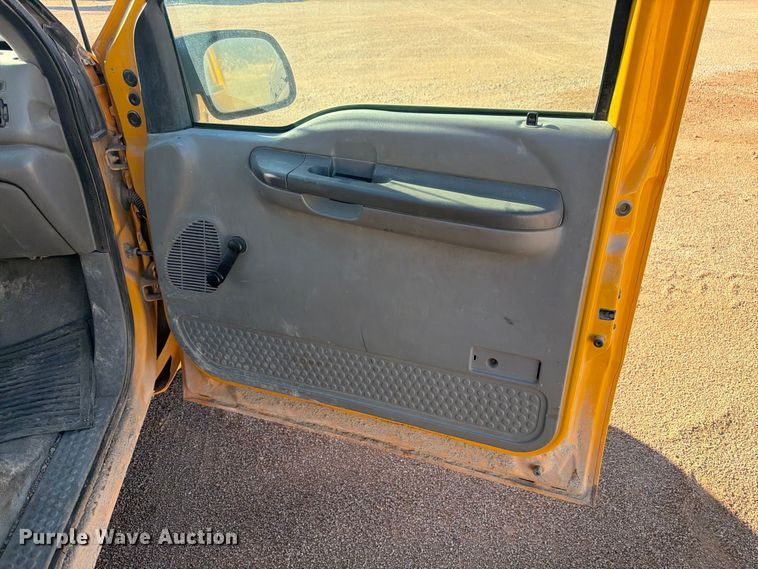 image for item FM7679 2000 Ford F250 utility bed pickup truck