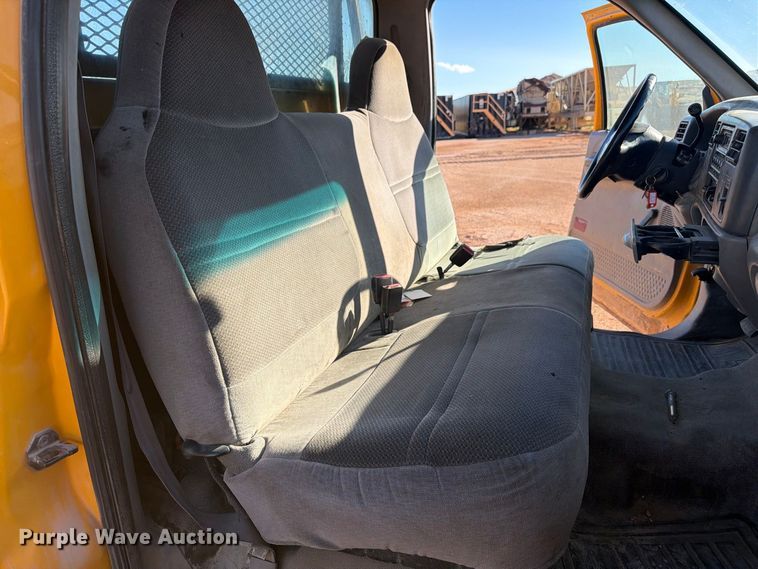 image for item FM7679 2000 Ford F250 utility bed pickup truck