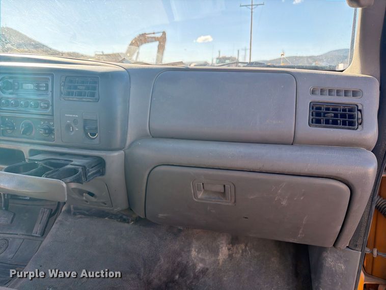 image for item FM7679 2000 Ford F250 utility bed pickup truck