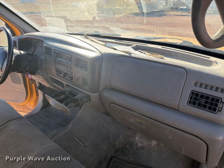 image for item FM7679 2000 Ford F250 utility bed pickup truck