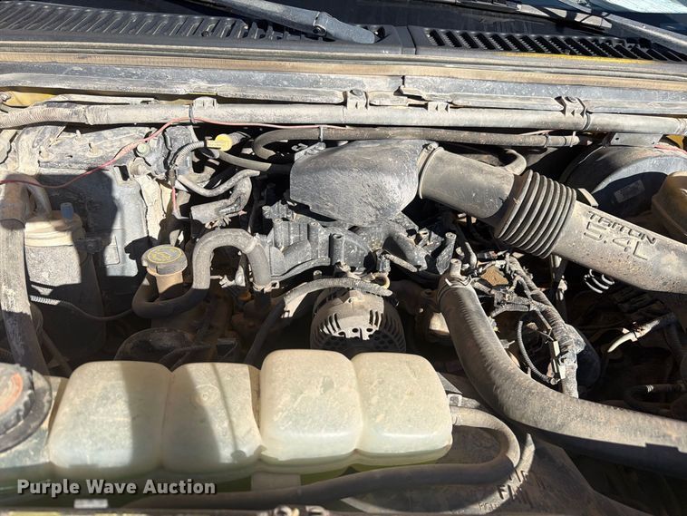 image for item FM7679 2000 Ford F250 utility bed pickup truck