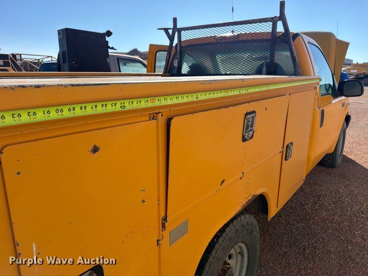 image for item FM7679 2000 Ford F250 utility bed pickup truck