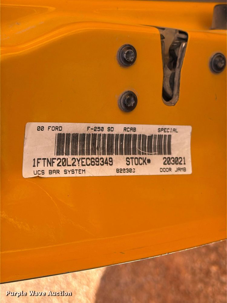 image for item FM7679 2000 Ford F250 utility bed pickup truck