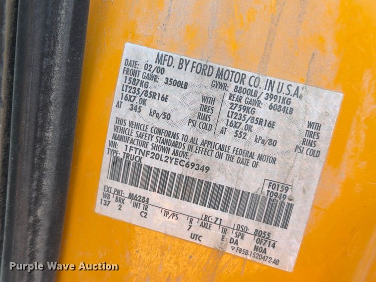 image for item FM7679 2000 Ford F250 utility bed pickup truck