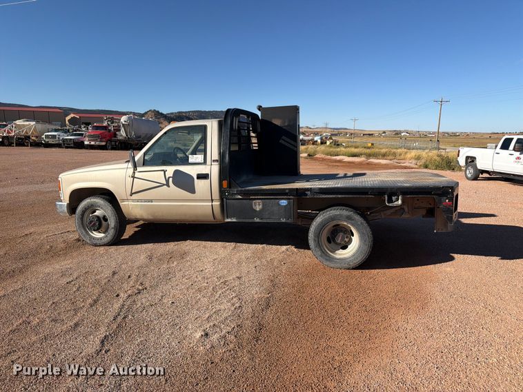image for item FM7680 1991 GMC 3500 flatbed pickup truck