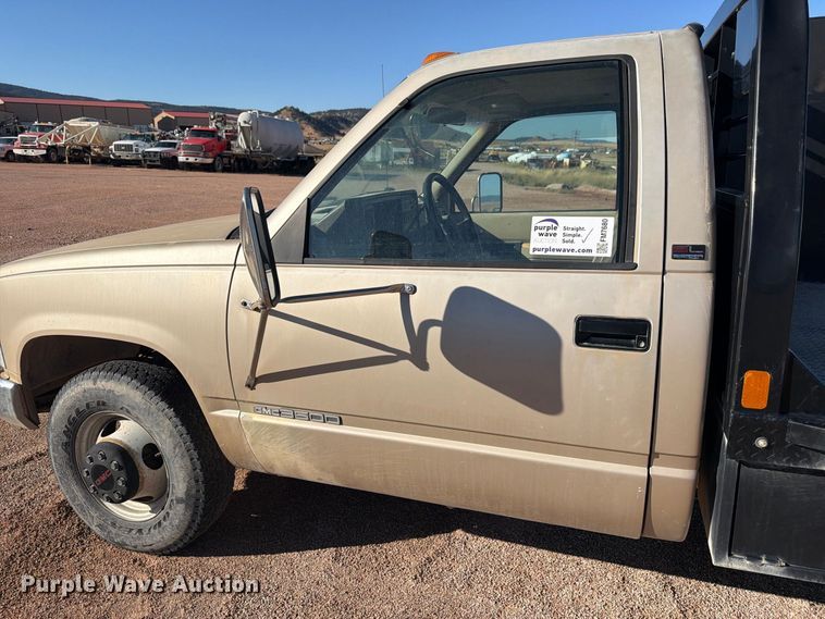 image for item FM7680 1991 GMC 3500 flatbed pickup truck